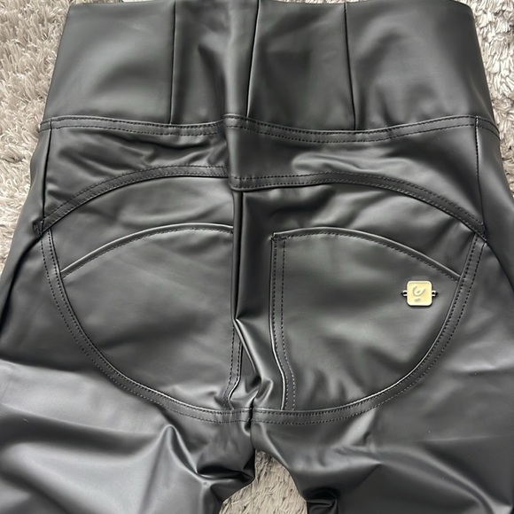 Freddy wr.up s/4 small black faux leather high waisted new nwt full length - Picture 8 of 11